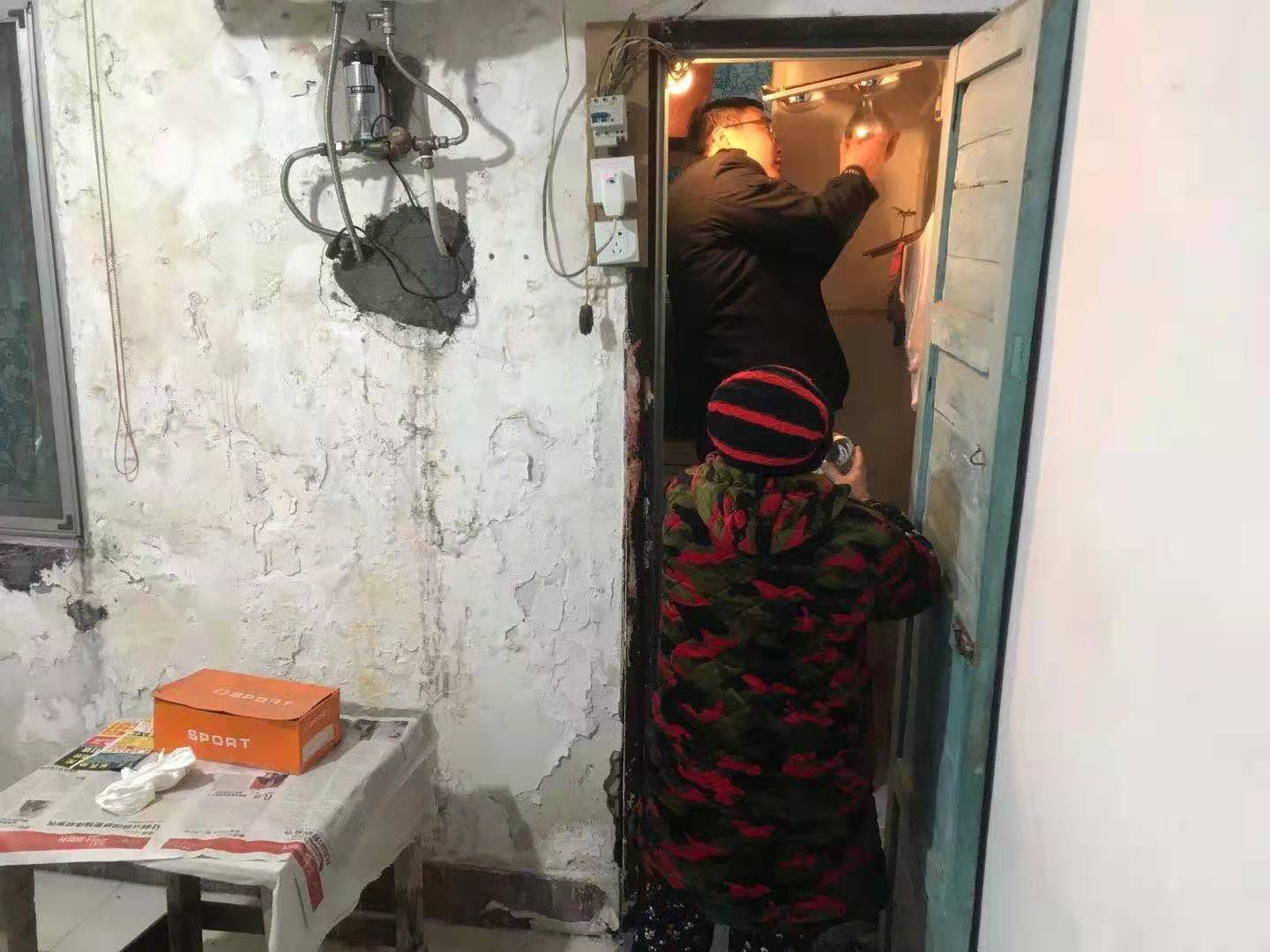湖南,安乡,耄耋,老人,求助,交警,热心,帮忙, . 湖南安乡：耄耋老人求助  交警热心帮忙