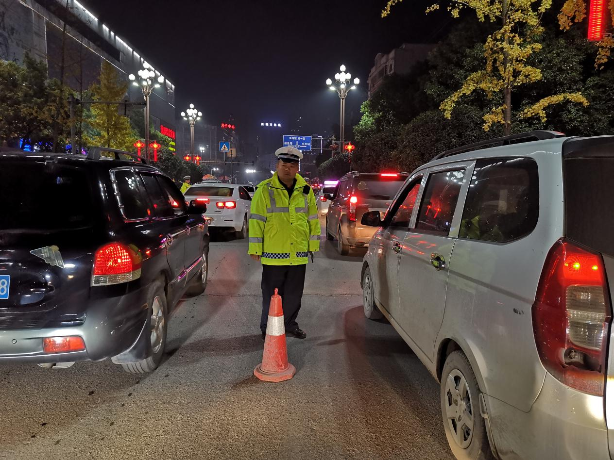 衡阳,珠晖,交警,“,四强化,”,全力,做好,恶劣, . 衡阳珠晖交警“四强化” 全力做好恶劣天气 道路交通应急管理工作
