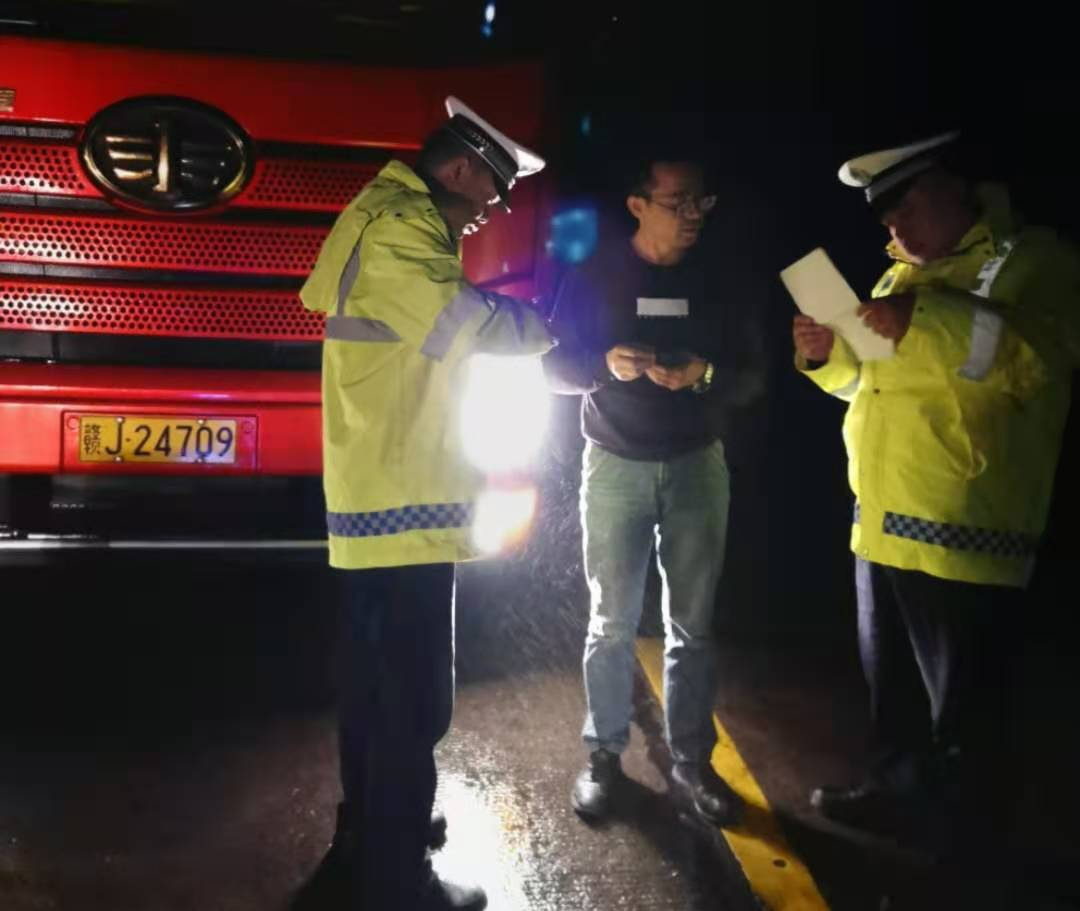 衡阳,珠晖,交警,“,四强化,”,全力,做好,恶劣, . 衡阳珠晖交警“四强化” 全力做好恶劣天气 道路交通应急管理工作