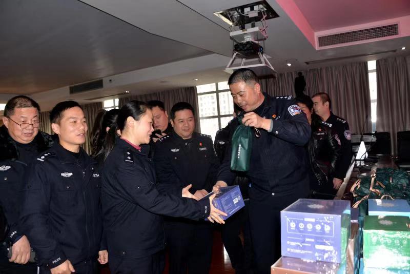 常德,公安,交警,支队,举办,“,道德讲堂,”,暨, . 常德公安交警支队举办“道德讲堂”暨心理辅导服务活动