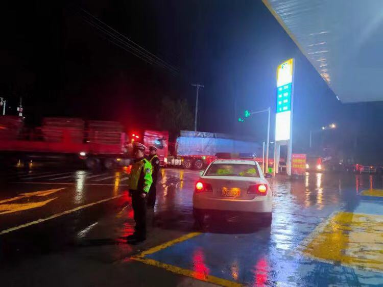 安乡,严阵以待,构建,冬季,道路,交通安全, . 安乡：严阵以待 构建冬季道路交通安全屏障