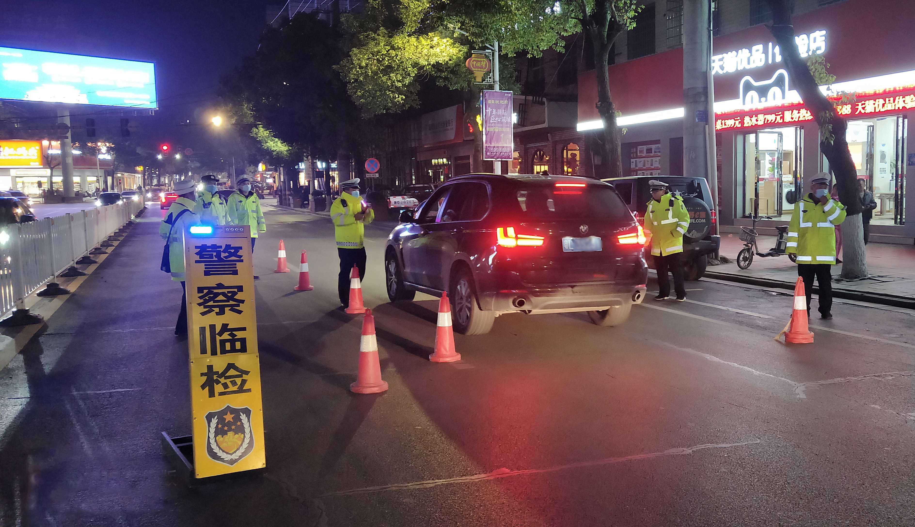 湖南,公安,交警,全员,上路,全力,确保,元旦, . 湖南公安交警全员上路全力确保元旦假期全省道路安全畅通