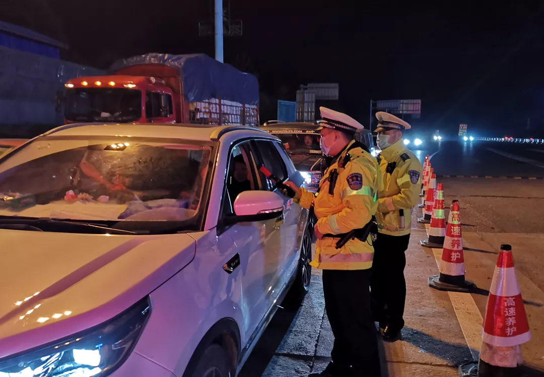 湖南,公安,交警,全员,上路,全力,确保,元旦, . 湖南公安交警全员上路全力确保元旦假期全省道路安全畅通