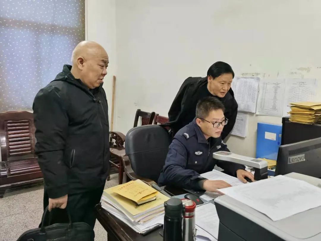 警,蓝色,里,的,生命,壮歌,—,致敬,倒在,抗击, . 警蓝色里的生命壮歌——致敬倒在抗击雨雪冰灾一线的肖之渊同志