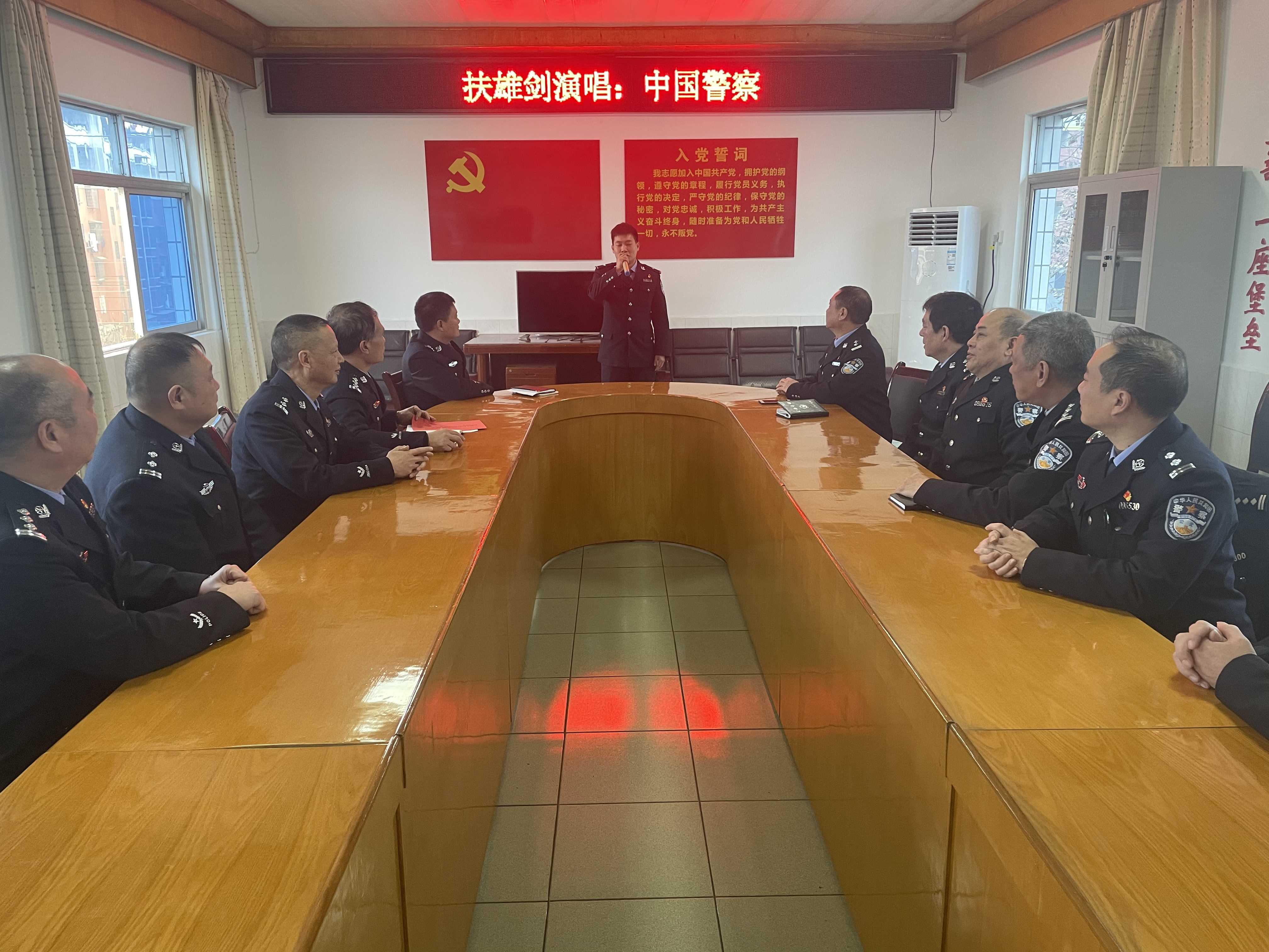 长铁,公安,新化,站,派出所,开展,主题党,日, . 长铁公安：新化站派出所开展主题党日活动致敬首个“中国人民警察节”