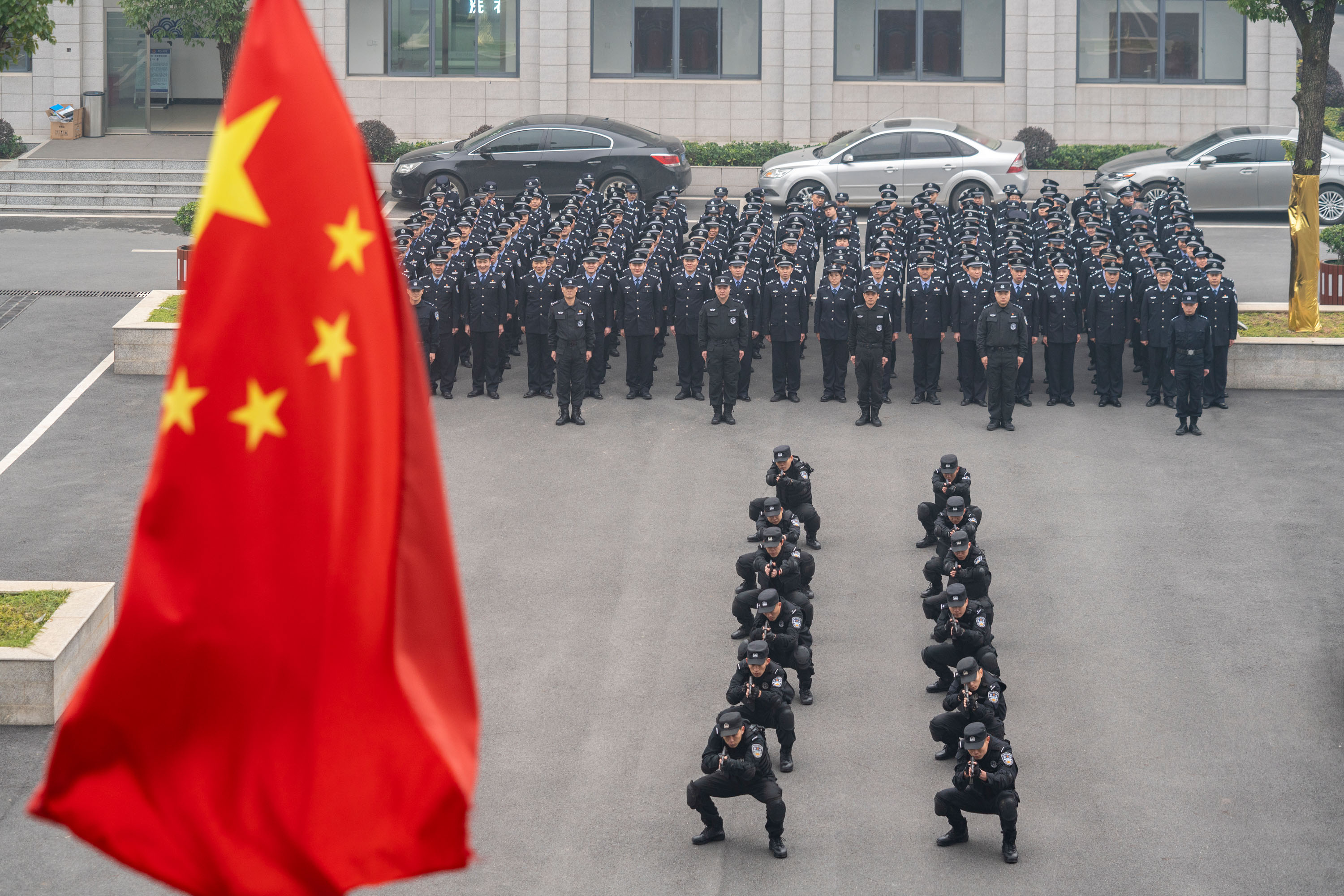 警旗,高擎,警歌,嘹亮,长铁,公安,举行,队列, . 警旗高擎，警歌嘹亮，长铁公安举行队列会操庆祝首个中国人民警察节