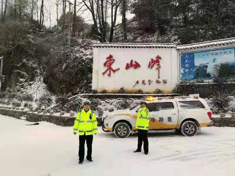 常德,冰雪,来,了,公安,交警,全,力保,畅,警察, . 常德：冰雪来了 公安交警全力保畅