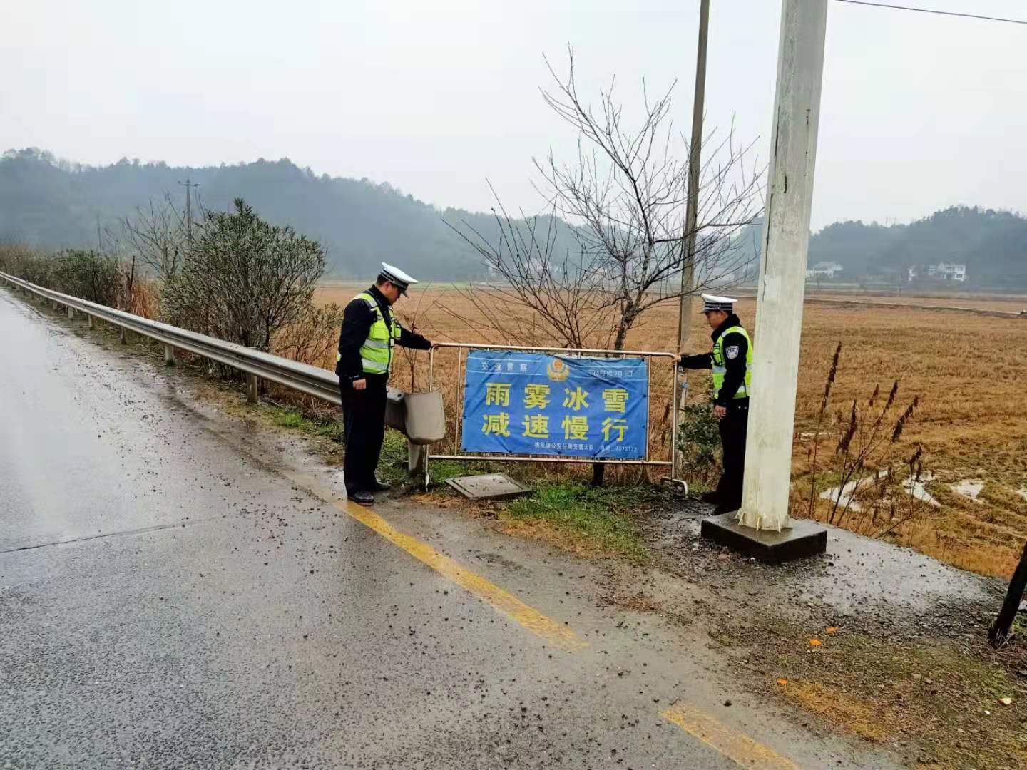 常德,桃花源,交警,多,部门,联动,应对,雨雪, . 常德桃花源交警：多部门联动应对雨雪低温天气