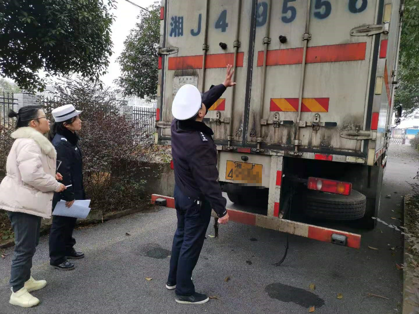 常德,桃花源,交警,冬季,交通安全,整治,“, . 常德桃花源交警：冬季交通安全整治“百日会战”进企业查隐患