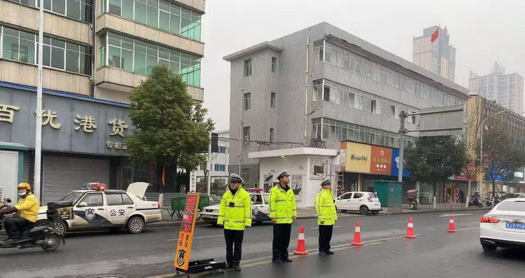 安乡,交警,扎实,开展,大气,污染防治,工作, . 安乡交警扎实开展大气污染防治工作