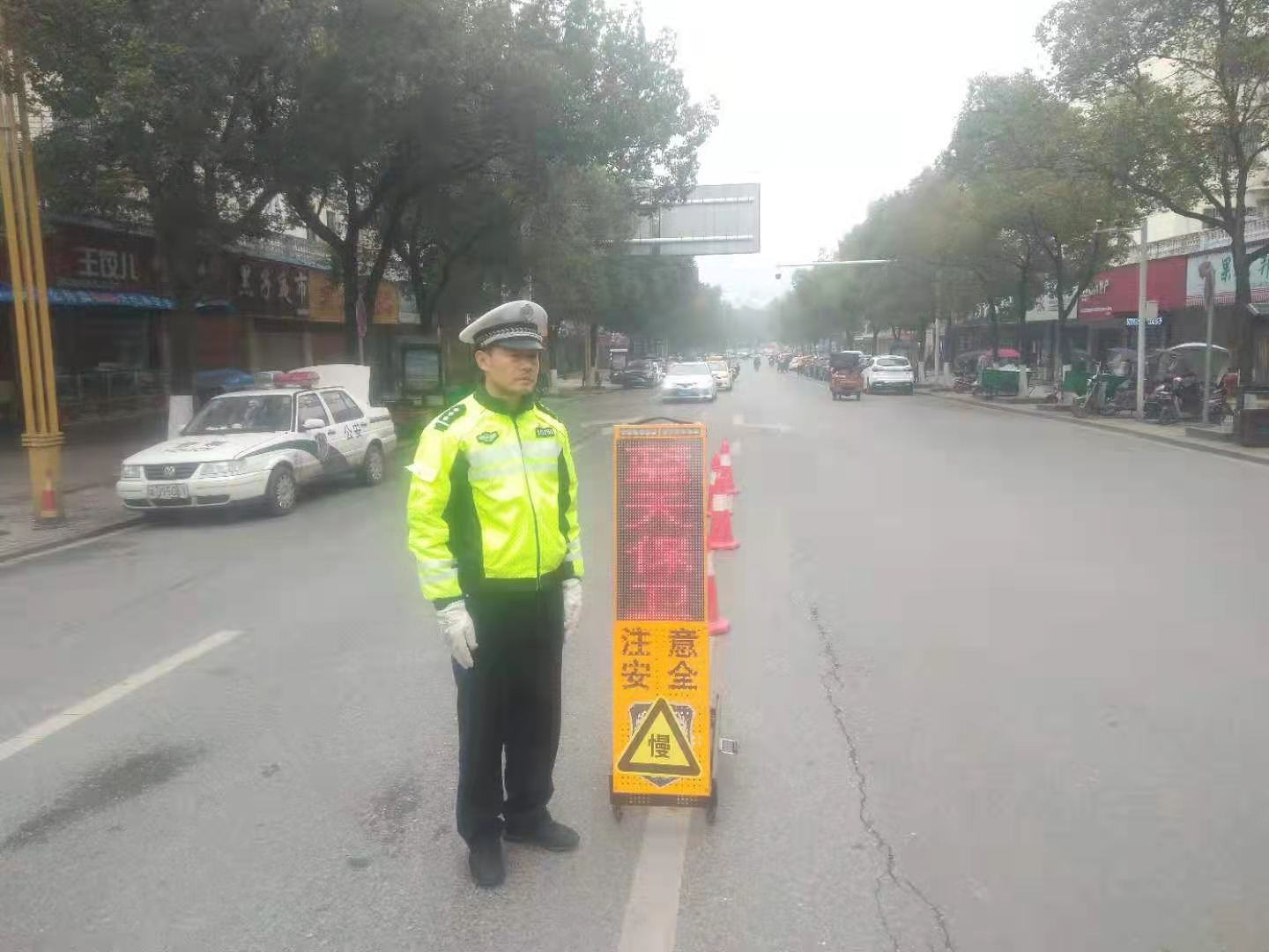 安乡,交警,扎实,开展,大气,污染防治,工作, . 安乡交警扎实开展大气污染防治工作