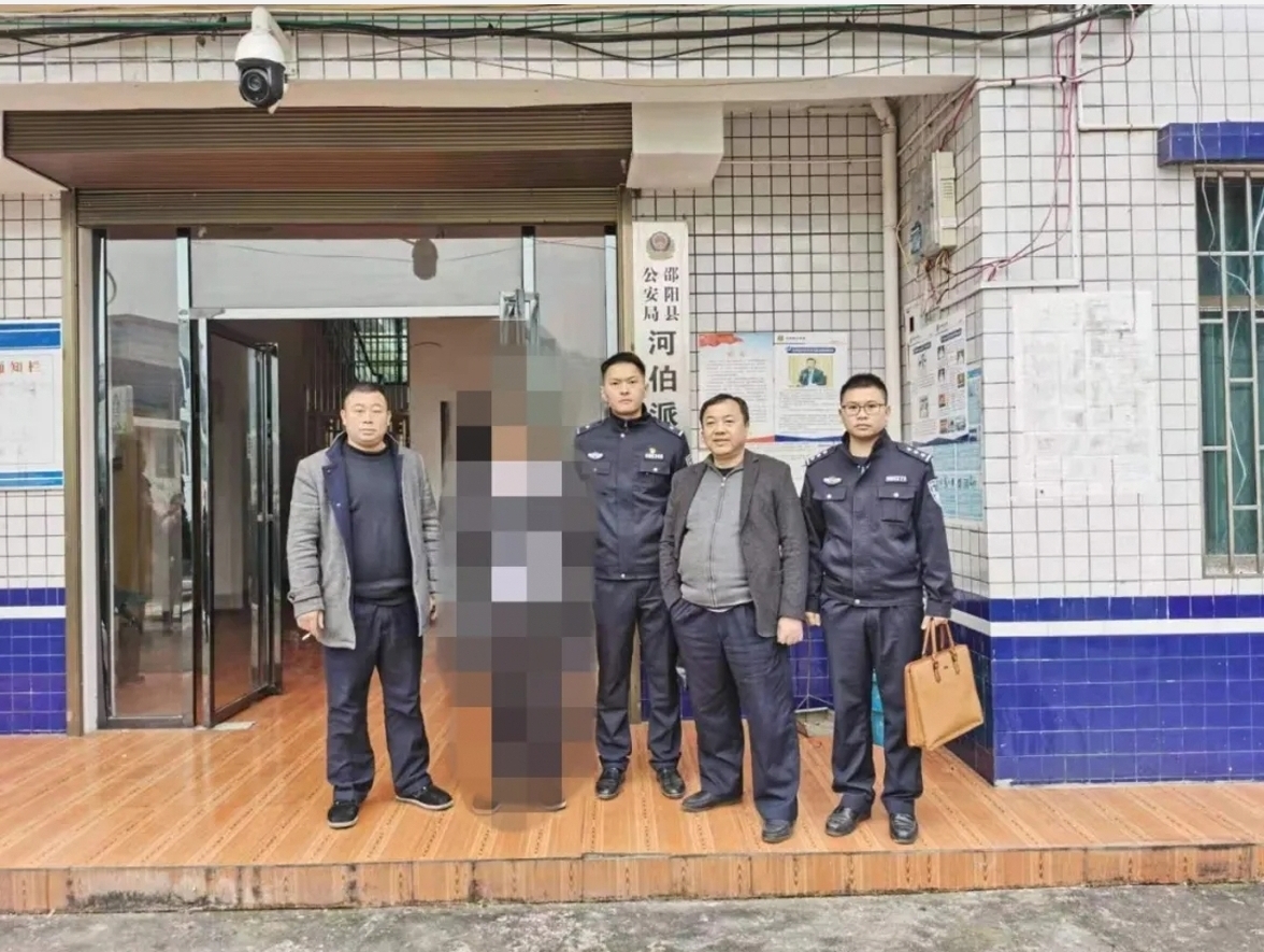 邵阳,公安,粟任,民,—,《,警察,与,法治,讯, . 邵阳公安：粟任民——《无悔从警路，峥嵘岁月情》