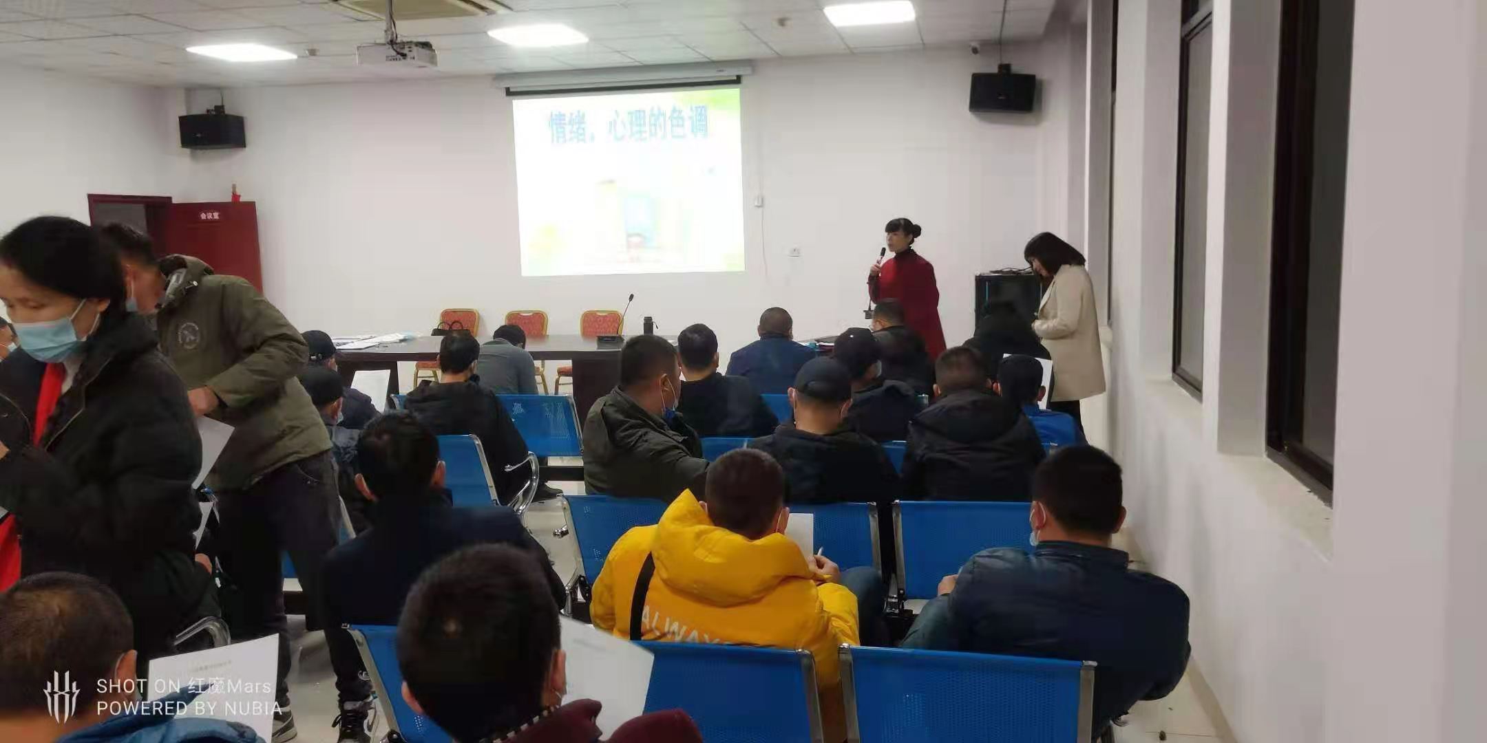 大通湖,交警,首次,对,春运,驾驶人,进行,警察, . 大通湖交警首次对春运驾驶人进行 心理健康与涉毒问题同步筛查