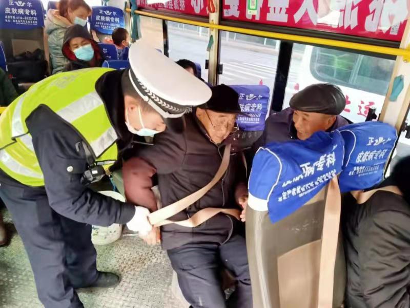 春运,首日,常德,公安,交警,千名,警力,上路, . 春运首日：常德公安交警千名警力上路护航
