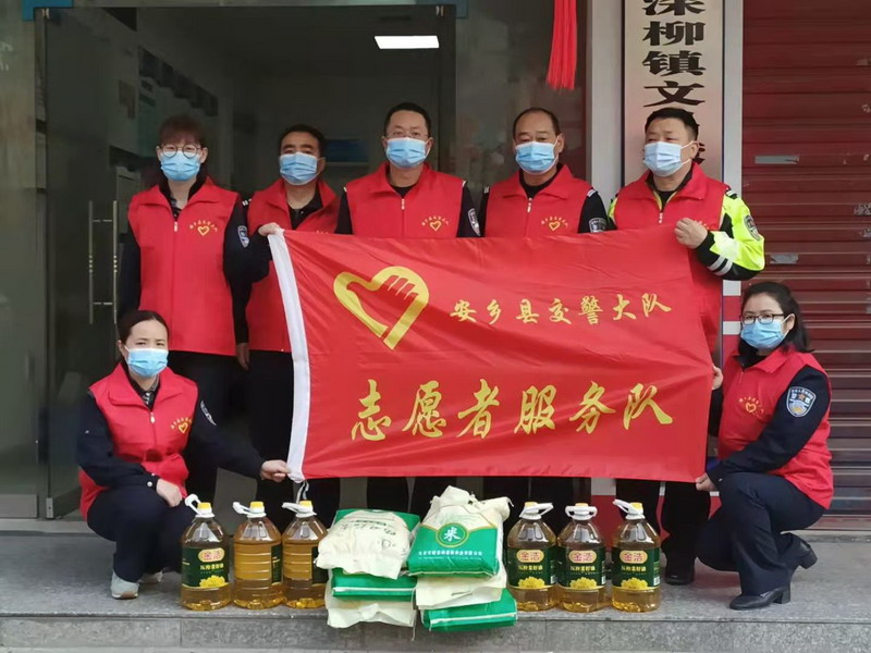 新春,走,基层,安乡,交警,慰问,社区,困难,群众, . 新春走基层 安乡交警慰问社区困难群众