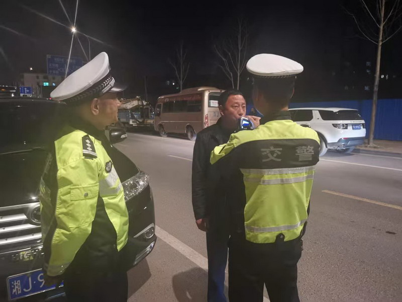 安乡,大队长,何勇,深入,一线,督导,周末,夜查, . 安乡：大队长何勇深入一线督导周末夜查工作