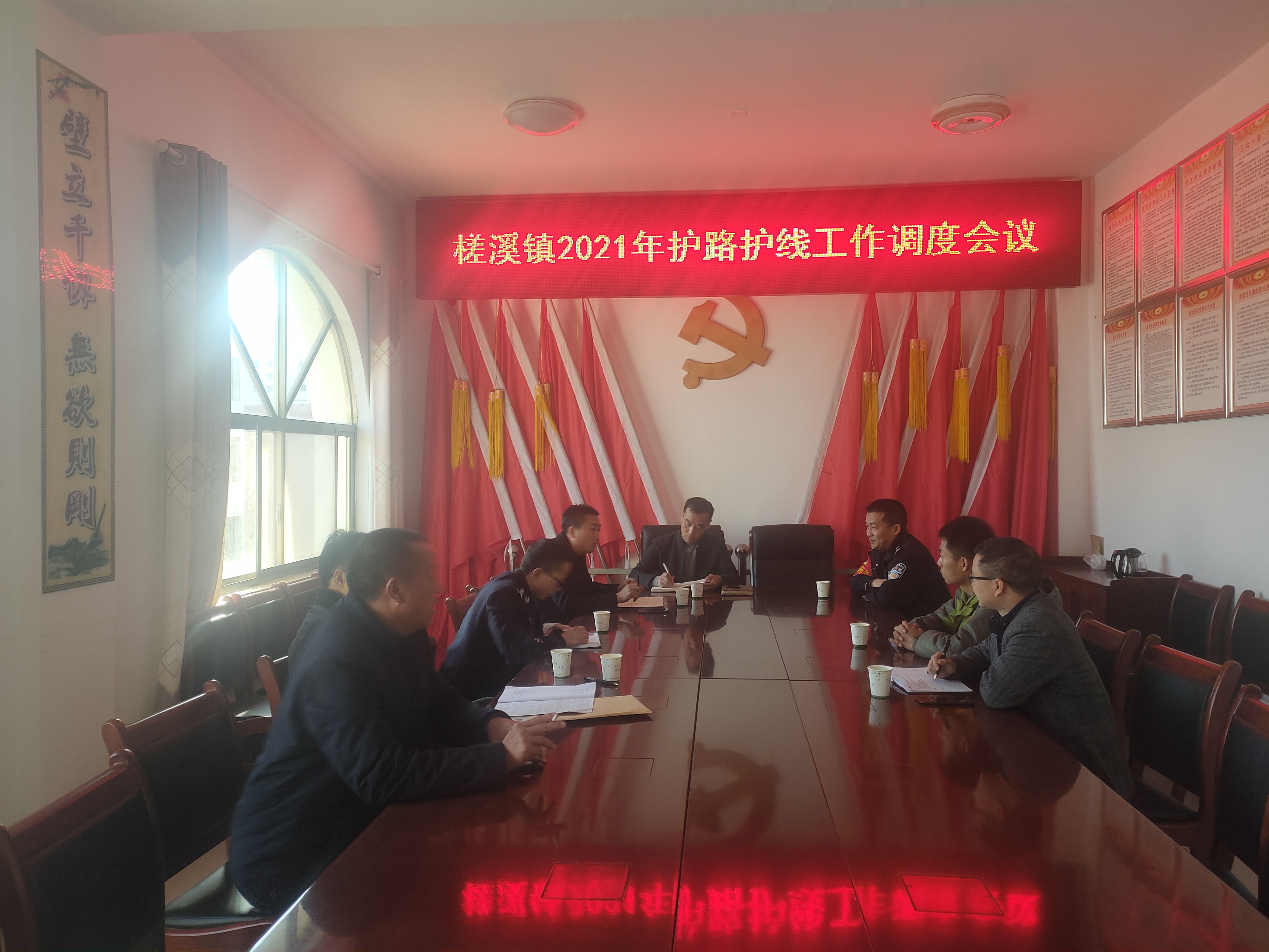 扫墓,挂青,引发,山火,警民,合力,及时,扑灭, . 扫墓挂青引发山火  警民合力及时扑灭