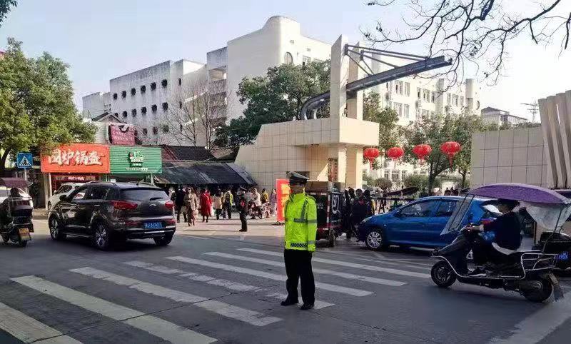 常德,公安,交警,全力,应对,春运,返程,高峰, . 常德公安交警全力应对春运返程高峰保畅安