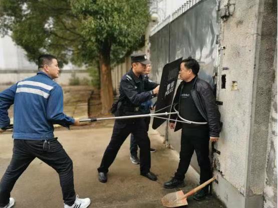 长铁,公安,汨罗,站,派出所,组织,铁路,单位, . 长铁公安：汨罗站派出所组织铁路单位职工开展反恐培训