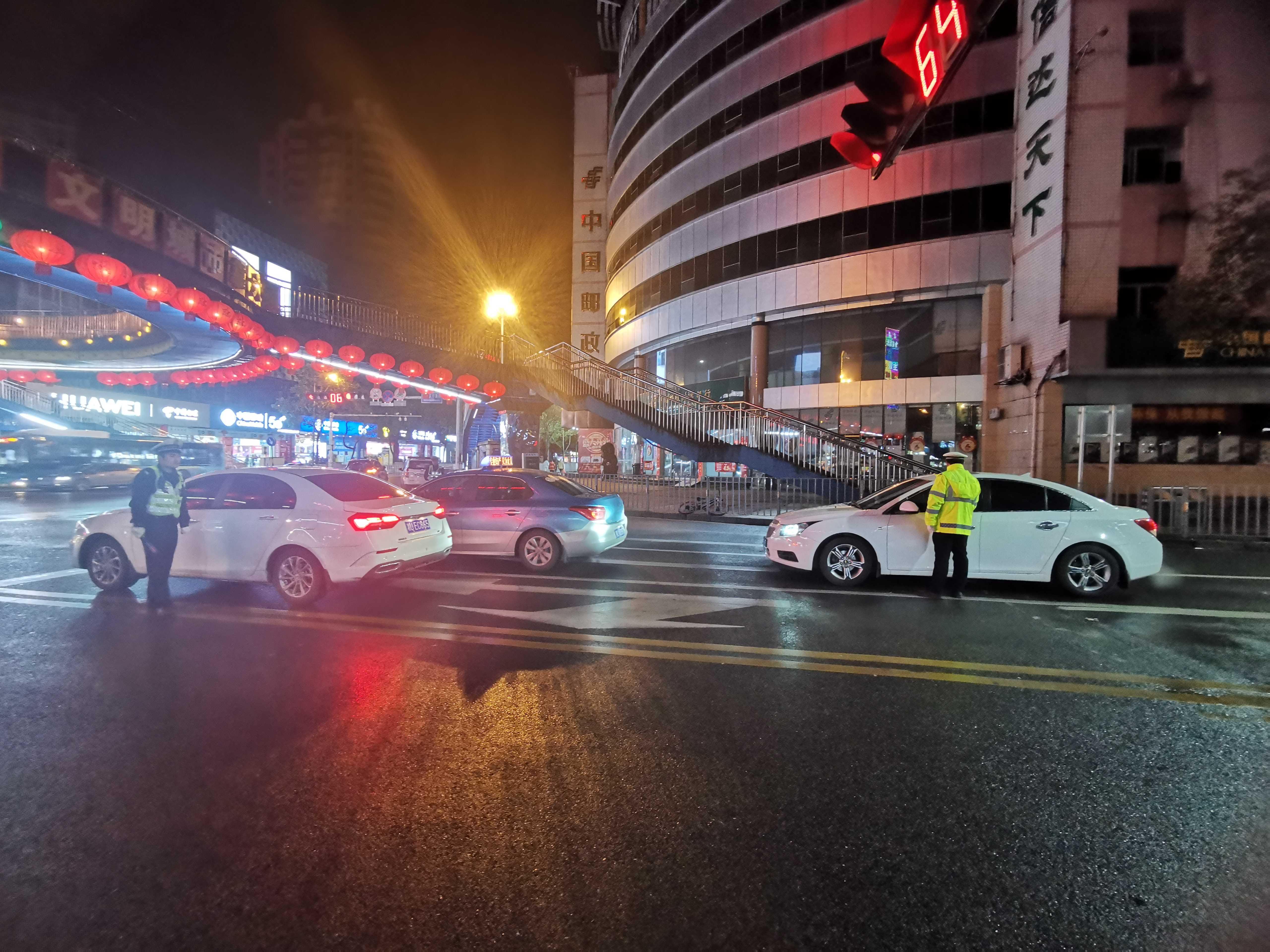 庆,元宵,护,平安,吉首,交警,开展,元宵节,夜查, . 庆元宵 护平安| 吉首交警开展元宵节夜查行动
