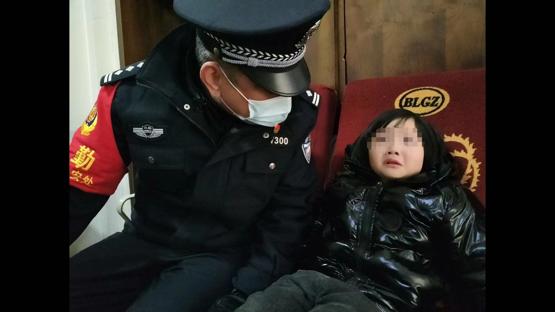 奶奶,坐,火车,走了,4岁,孙女,追到,火车站, . 奶奶坐火车走了  4岁孙女追到火车站暖心一幕
