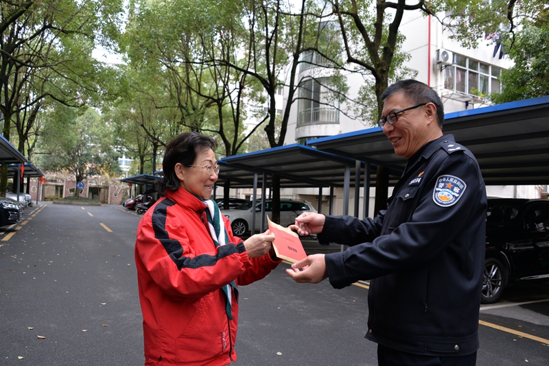 常德,公安,交警,支队,政委,督导,节后,春运, . 常德公安交警支队政委督导节后春运安保工作并慰问烈士遗孀及因公牺牲民警家属
