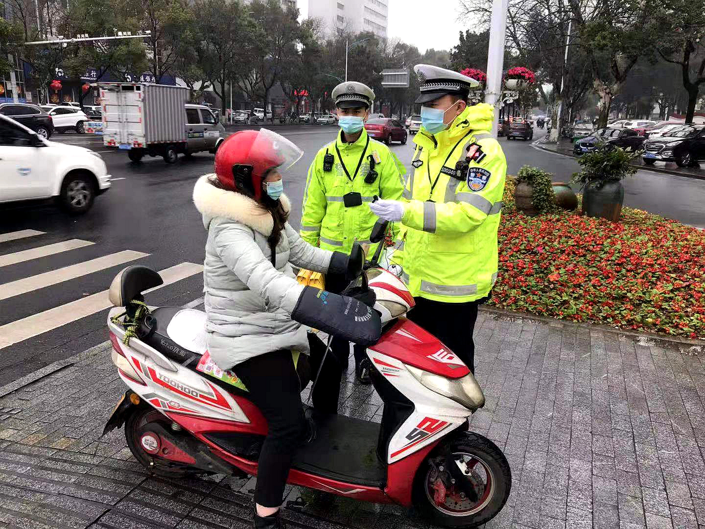她,常德,街头,最暖,心,的,节日,礼物,收,到了, . @她，常德街头，最暖心的节日礼物，收到了吗？