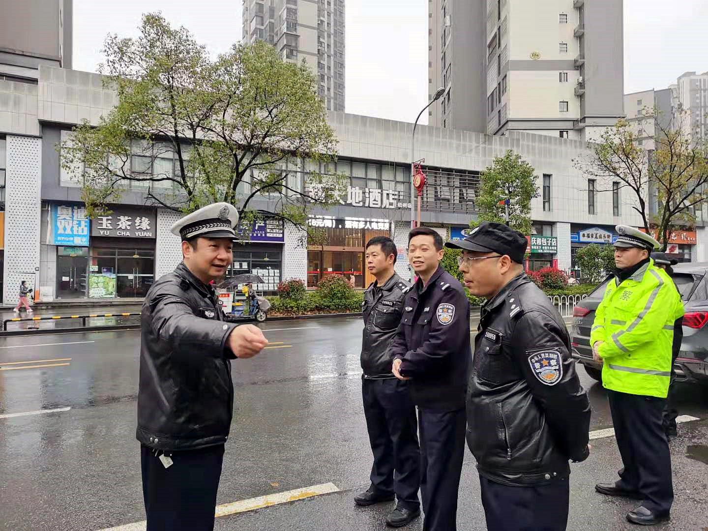 吉首市,公安局,交通管理,大队,召开,校园, . 吉首市公安局交通管理大队召开校园周边道路安全 现场分析研判会