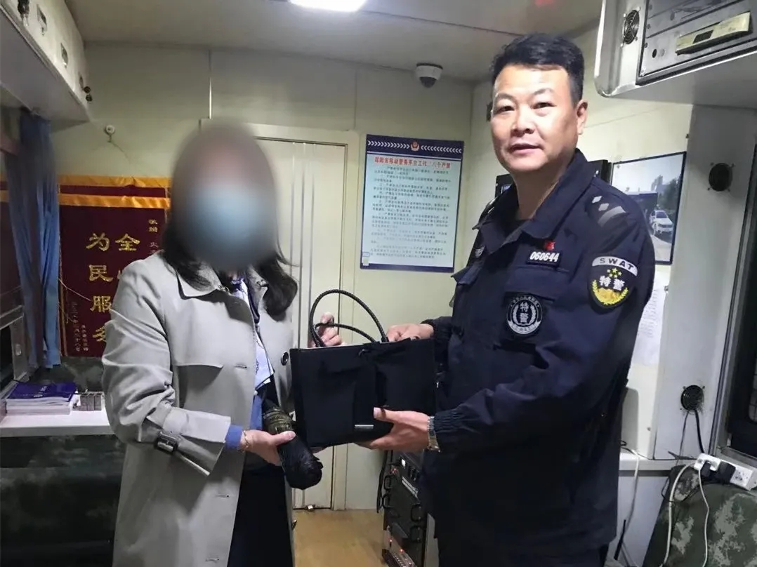 邵阳,快警,那些,暖心,的,小,故事,警察,与, . 邵阳快警那些暖心的小故事