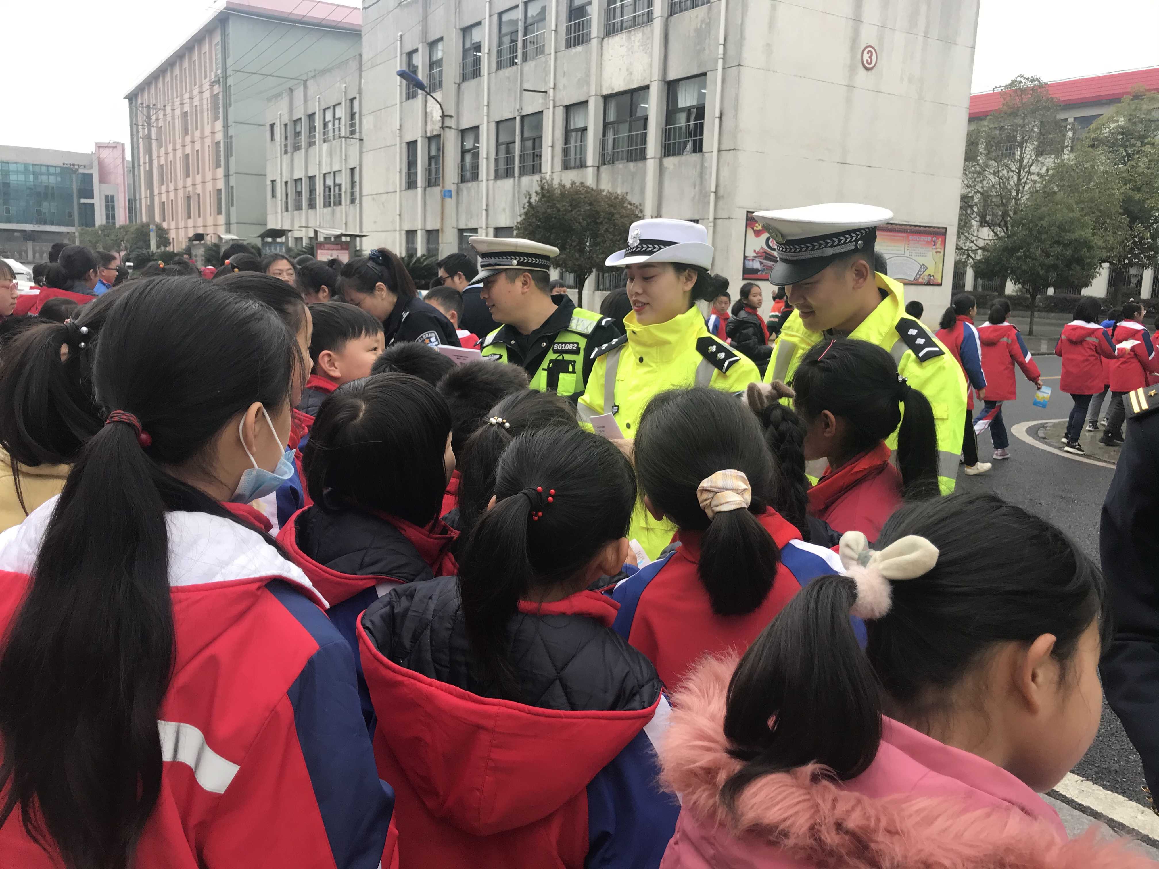 泸溪,交警,大队,“,加减乘除,”,开展,校园, . 泸溪交警大队“加减乘除”开展校园交通安全整治行动