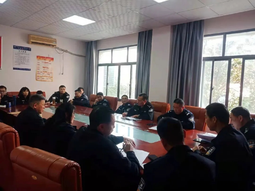 开门,搞,教育,整顿,大祥,公安,开展,警民,警察, . 开门搞教育整顿，大祥公安开展警民恳谈会
