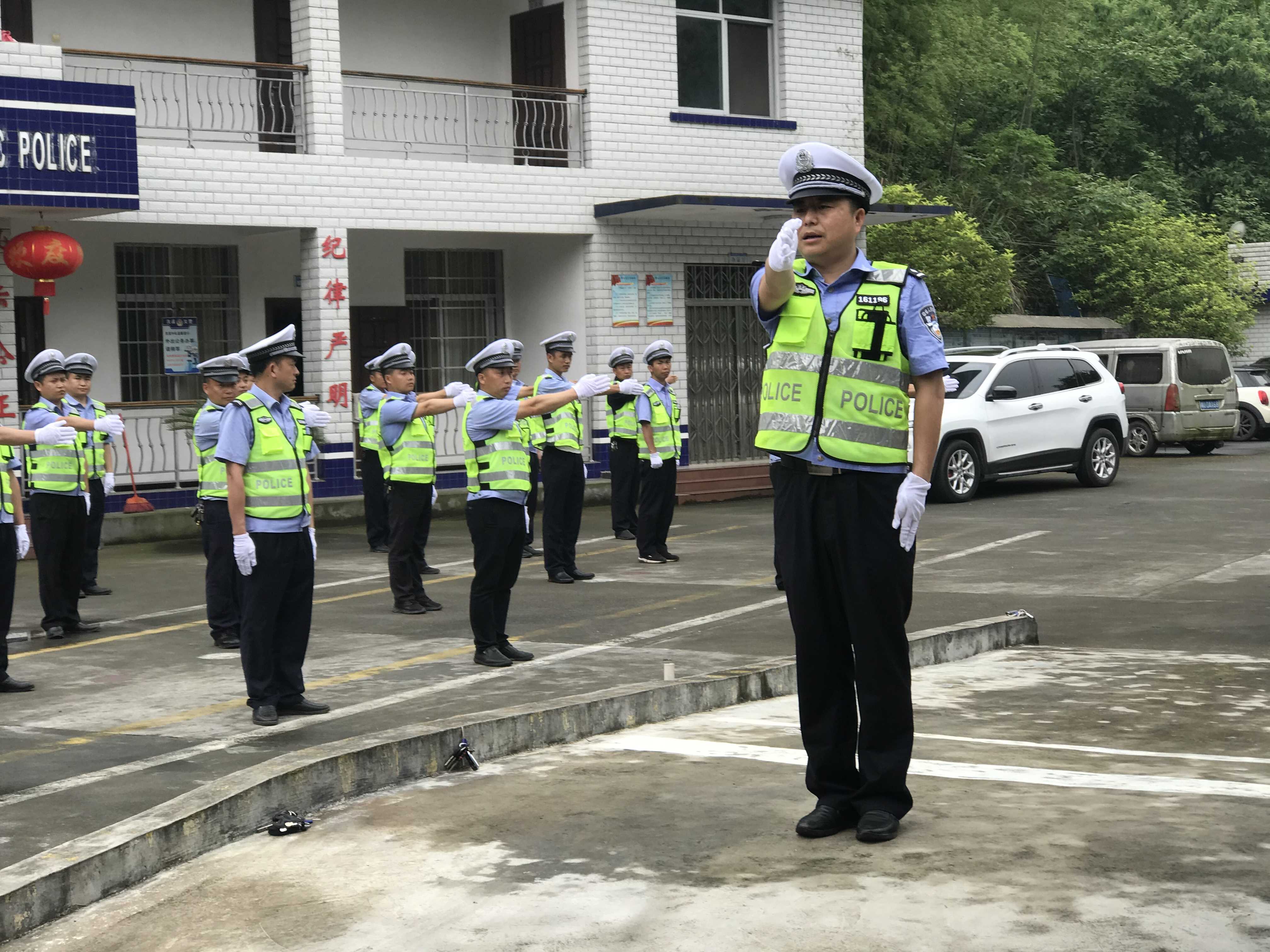 泸溪,交警,开展,交管,业务,培训,推进,“,警察, . 泸溪交警开展交管业务培训 推进“所队合一”警务改革
