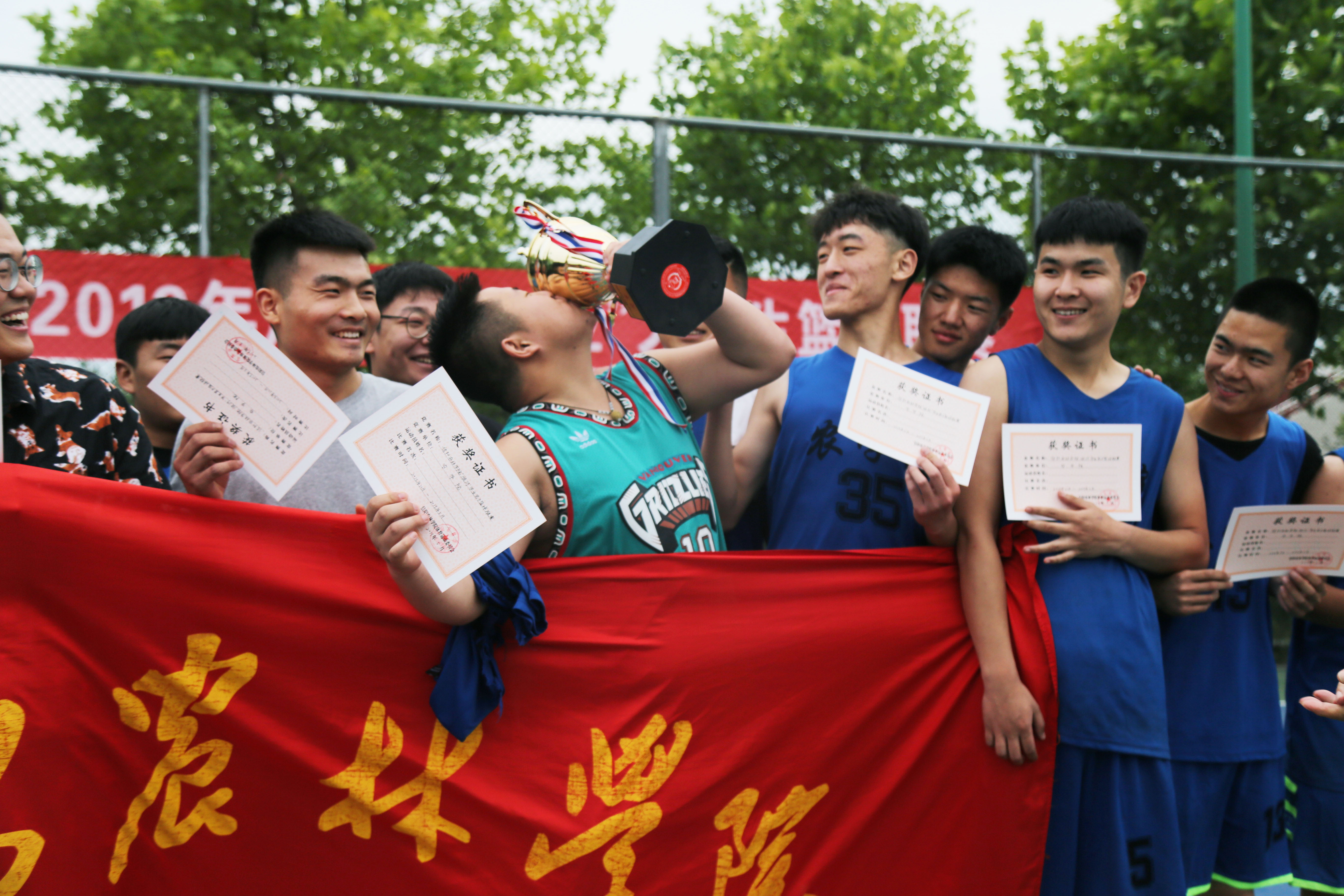 信阳农林学院2018-2019年"顺河"学生男子篮球联赛圆满落幕