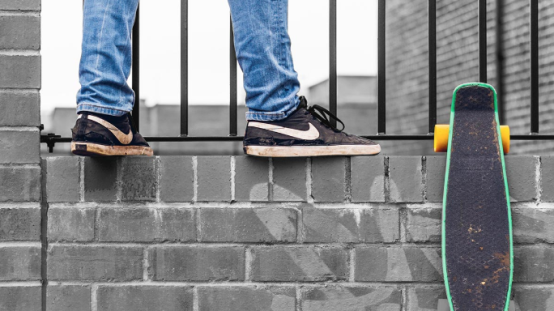 重庆品牌设计公司:品牌必须走出困境