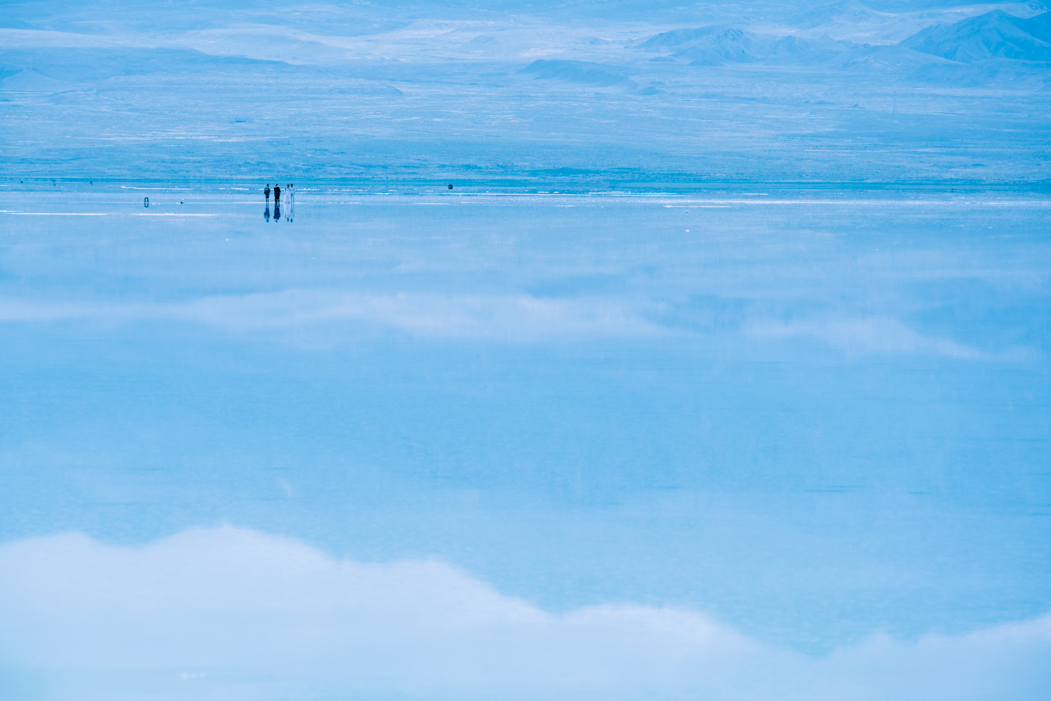 环刷青海湖是柚子轮滑每年夏天组织的一个固定长刷项目。每年我们用镜头对环刷进行记录，岁岁年年，风景与经历不尽相同。一起来，书写你自己的青海湖故事。点击查看青海湖的每个记录。