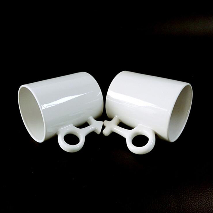 00主图LOVEShapeHandledCoupleWhiteMugs-4