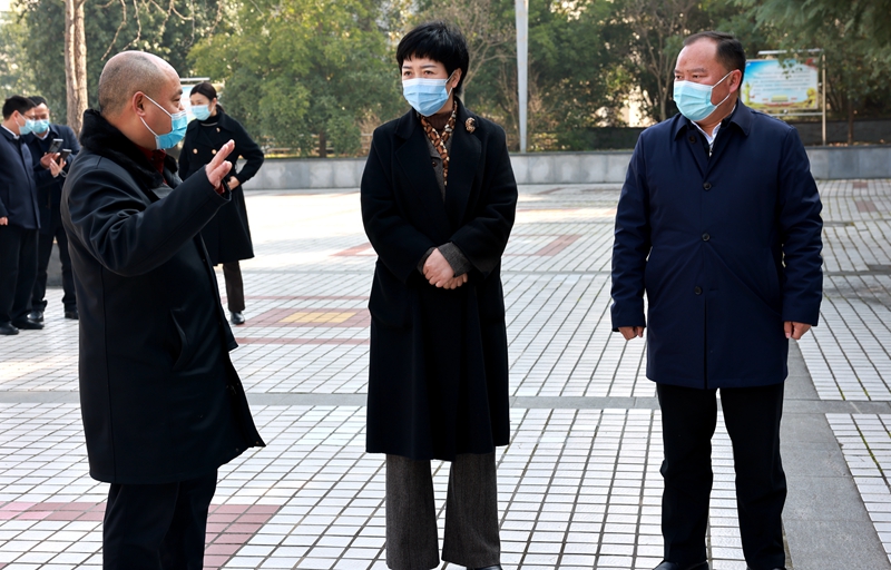 向红林调研巴东一中教育教学、校园和教师队伍建设情况