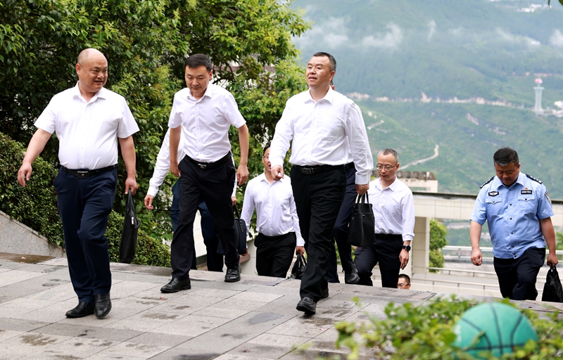 洪家进调研巴东高考备考工作时强调：全力以赴确保高考安全平稳有序
