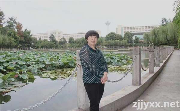 人物简介胡桂兰,女,中共党员,浙江省特级教师,浙江省科研先进个人