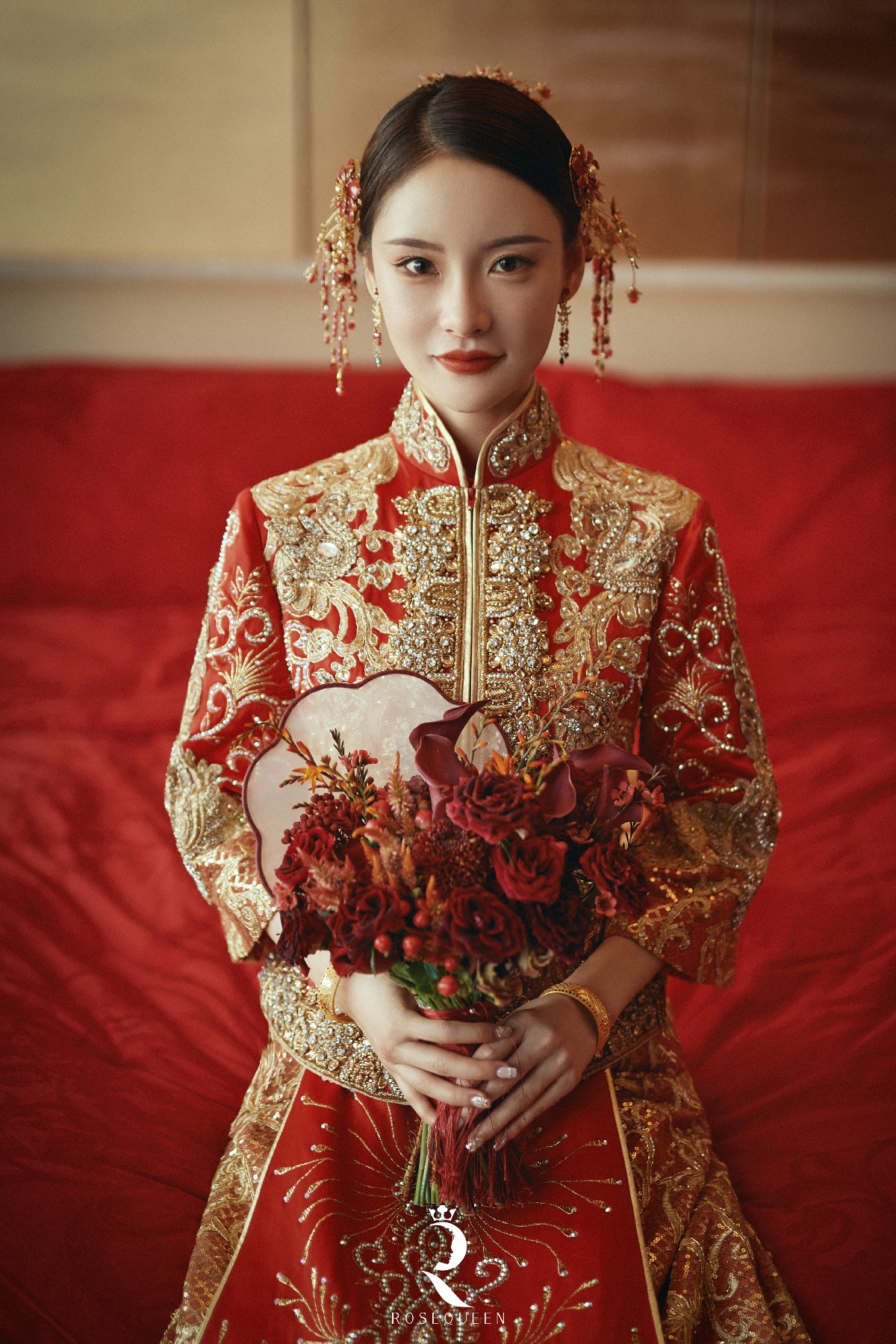 新中式婚纱嫁衣凤凰牡丹刺绣时尚旗袍伴娘服新娘晚礼服|服装|正装/礼服|衣心不二 - 原创作品 - 站酷 (ZCOOL)