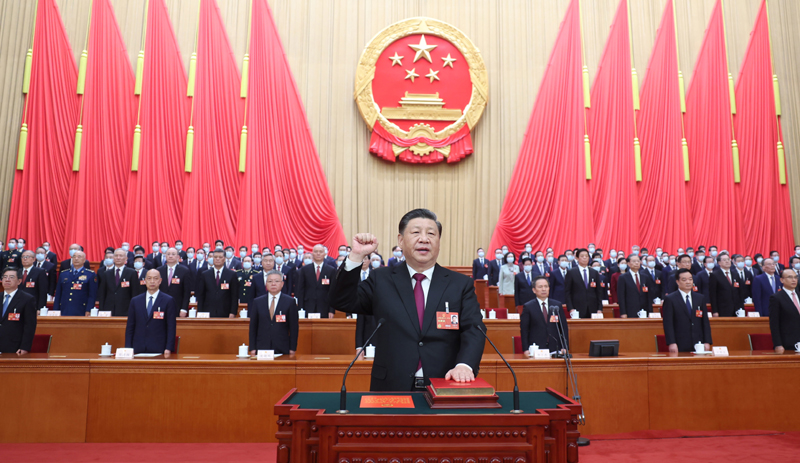 3月10日，十四届全国人大一次会议在北京人民大会堂举行第三次全体会议，习近平全票当选中华人民共和国主席、中华人民国内共和国中央军委员会主席