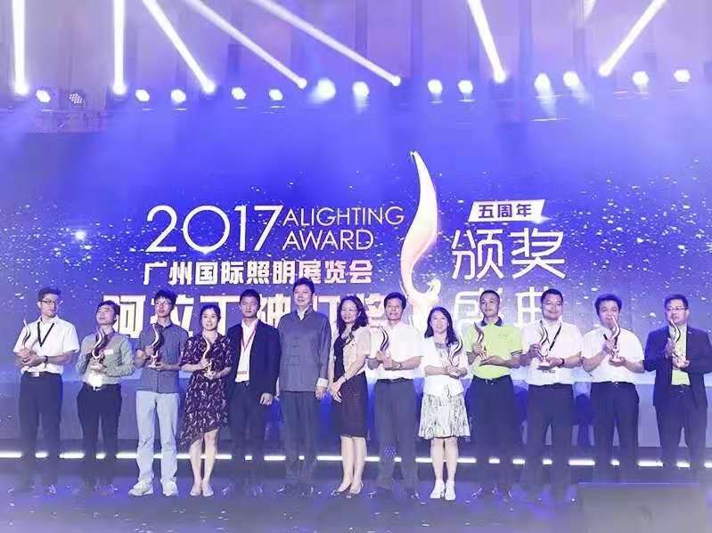 “暖心时光智慧灯”获22届广州国际照明展览会阿拉丁神灯奖