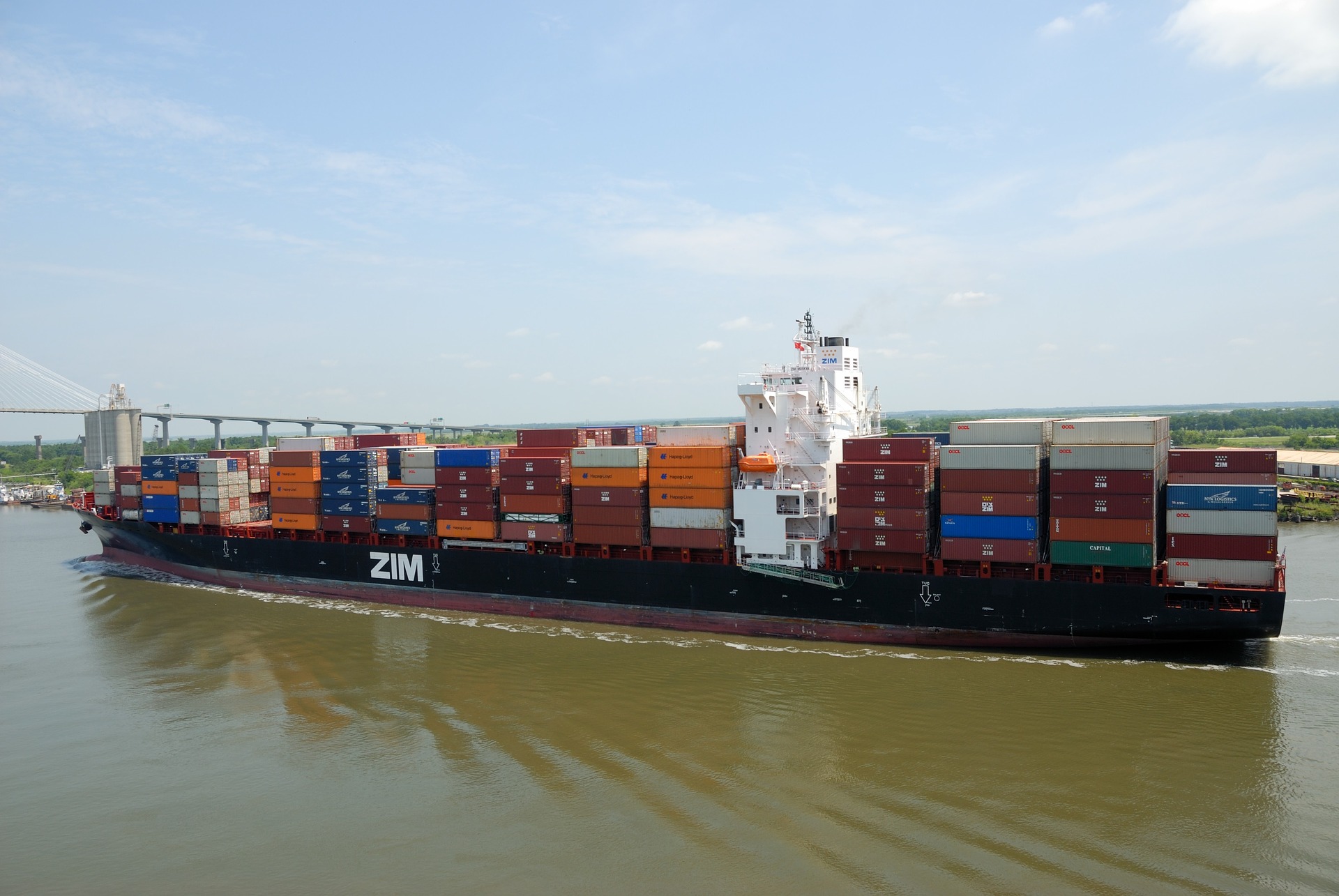 cargo-container-ship-2431006_1920