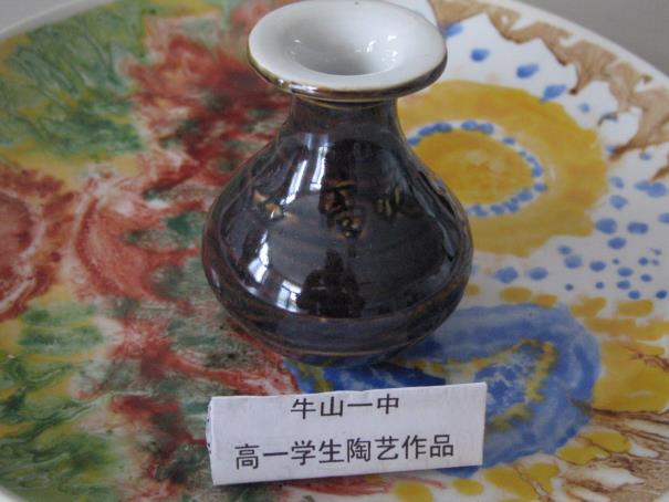 \\10.114.0.5\照片档案\04-05学年照片\数码相片2005－6－13\活动课，选修课\高一学生陶艺作品选\高一学生陶艺作品选13.JPG