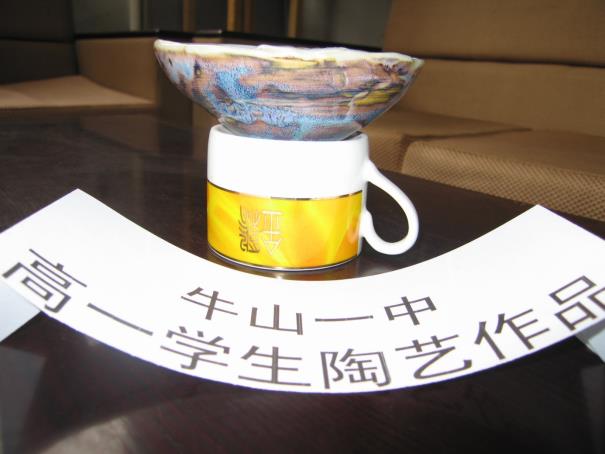\\10.114.0.5\照片档案\04-05学年照片\数码相片2005－6－13\活动课，选修课\高一学生陶艺作品选\高一学生陶艺作品选3.JPG