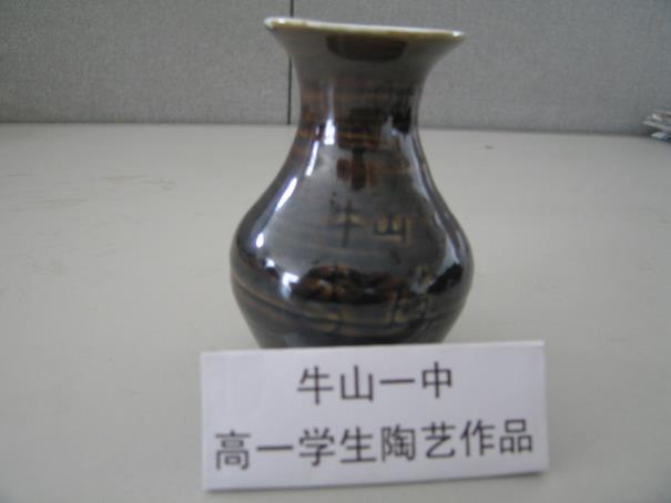 \\10.114.0.5\照片档案\04-05学年照片\数码相片2005－6－13\活动课，选修课\高一学生陶艺作品选\高一学生陶艺作品选7.JPG