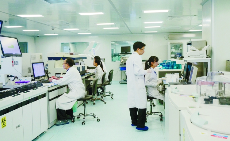 以干细胞、生物科技为技术核心的研究中心，包括干细胞GMP标准实验室、生物标准实验室、生物化学实验室组成，能够开展干细胞、组织提取物研发、微生物检验、组织成分检验与分离提取等技术操作，是技术含量较高的科技开发机构核心。