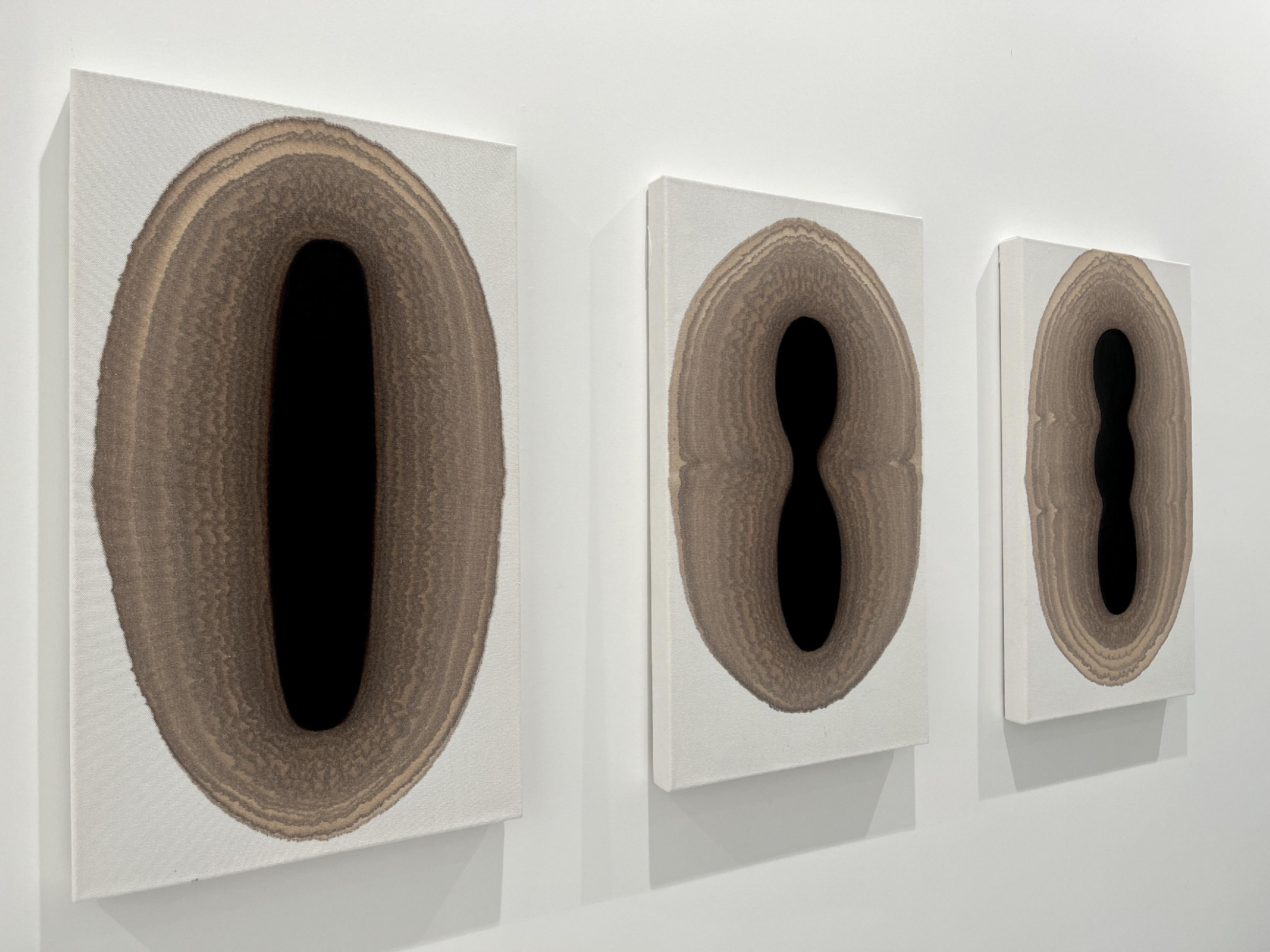 《无尽之柱（画）》200x150cm、普洱茶水、棉麻、2023