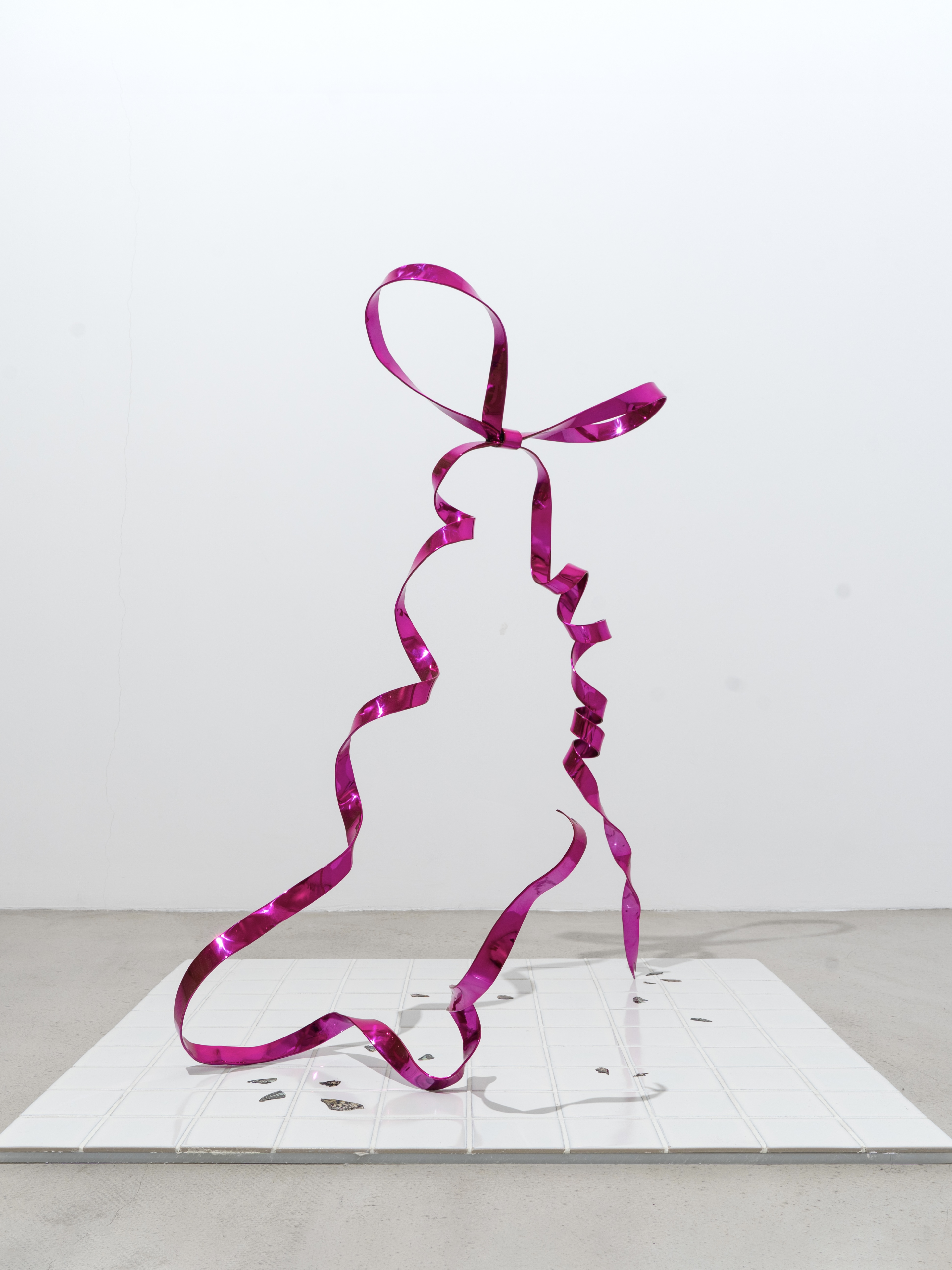 《蝴蝶杀手NO.01》100x100x110cm、不锈钢、蝴蝶标本、树脂、 瓷砖、环氧彩砂、亚克力、2024
