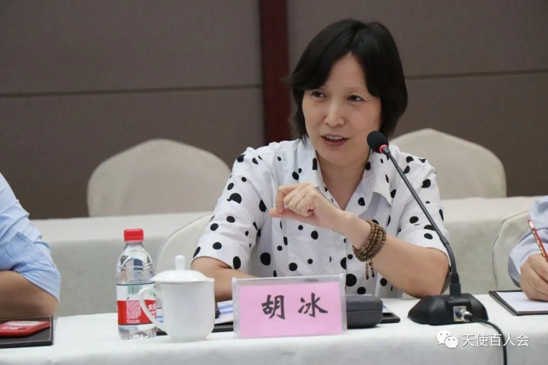 胡冰.JPG
